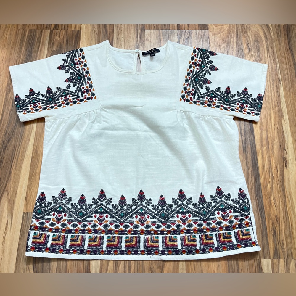 Romeo & Juliet Couture Women Boho Embroidered White Top